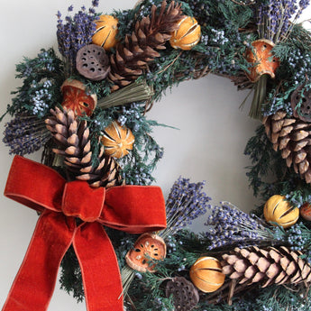 Holiday Manor Wreath
