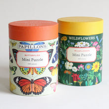 Load image into Gallery viewer, Little Book of Essential Oils - An Introduction of Using, Choosing and Blending Oils
