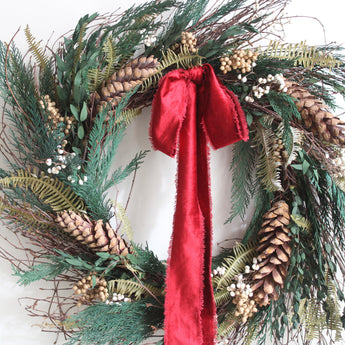Merry Manor Wreath 26"