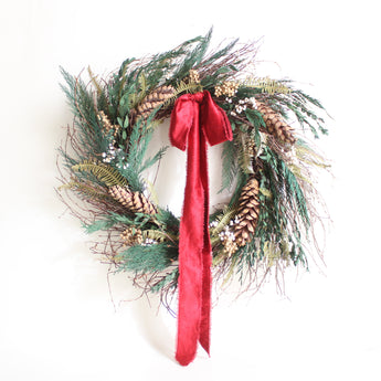Merry Manor Wreath 26"