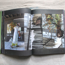 Load image into Gallery viewer, Punk Ikebana: Reimagining the Art of Floral Design
