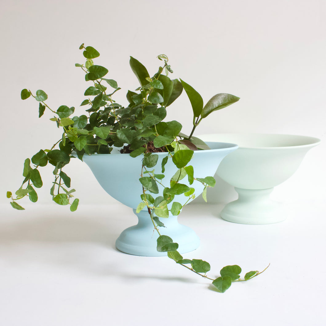 Footed Vaso