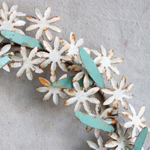 Load image into Gallery viewer, Metal Wreath - Daisy Wreath 15&quot;
