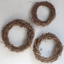 Load image into Gallery viewer, Grapevine Wreath - Round

