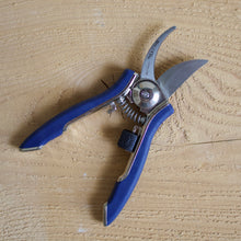 Load image into Gallery viewer, Dramm Compact Pruner
